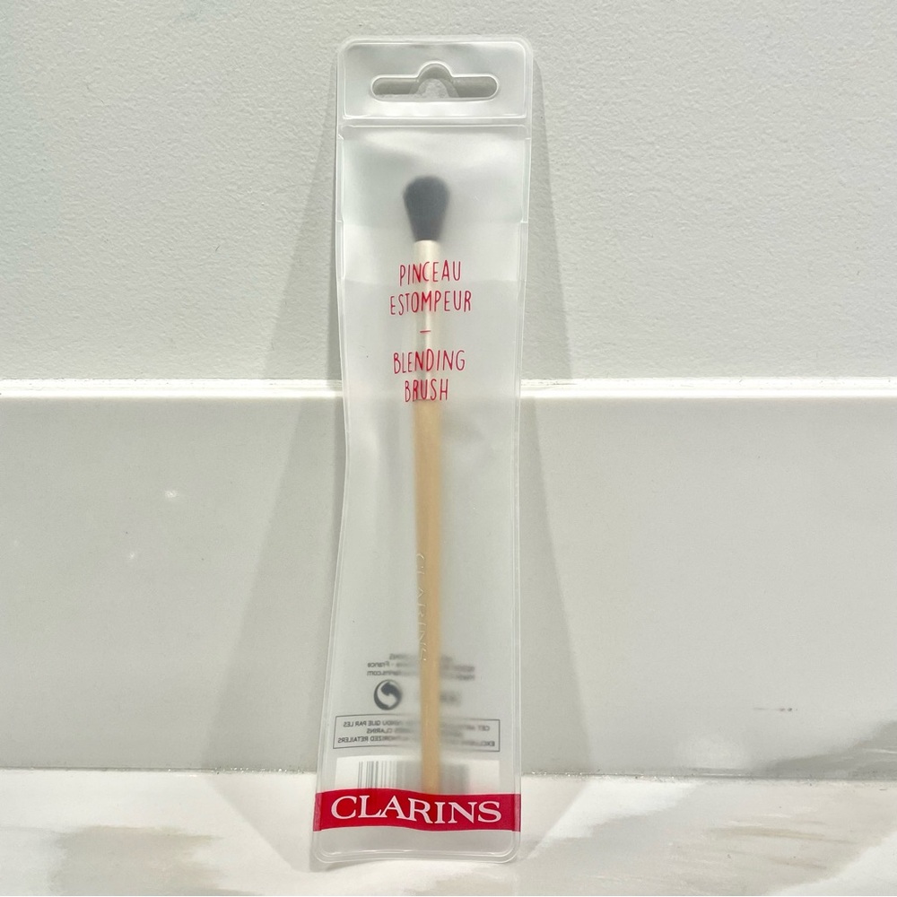 NEW Clarins Blending Makeup Brush
